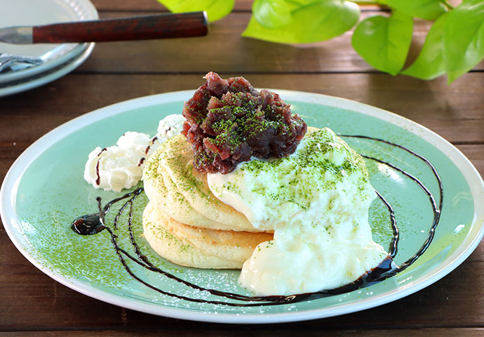 あずき抹茶とバニラヨーグルトがけパンケーキ