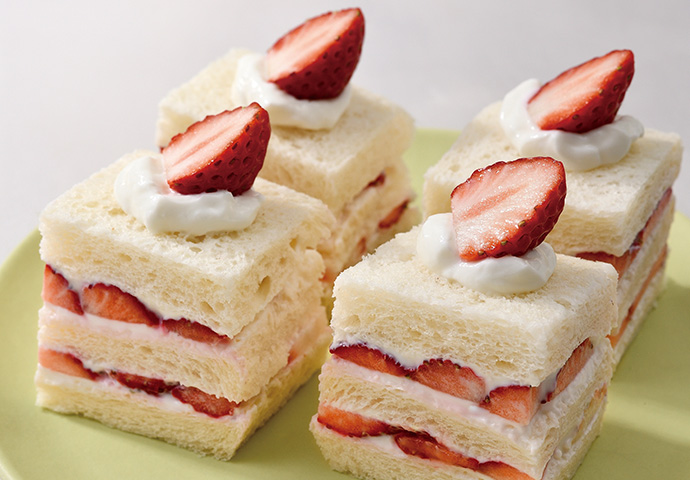 スキルと食パンで簡単 いちごのショートケーキ風